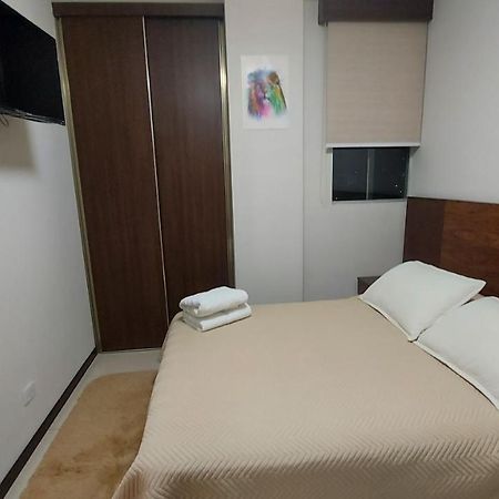 Hermoso Y Unico Apartamento Moderno, En Pleno Centro De Santa Cruz, Con Netflix Wi-Fi De 60 Mb, Estacionamiento Gratis Y Ac En Todos Los Ambientes Santa Cruz de La Sierra Exterior foto